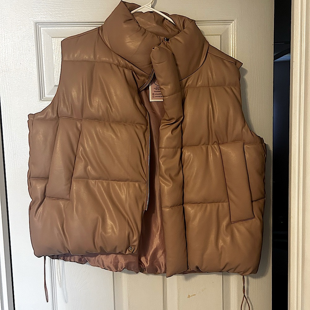 Mauvey pink cropped puffer vest size small - NWT
